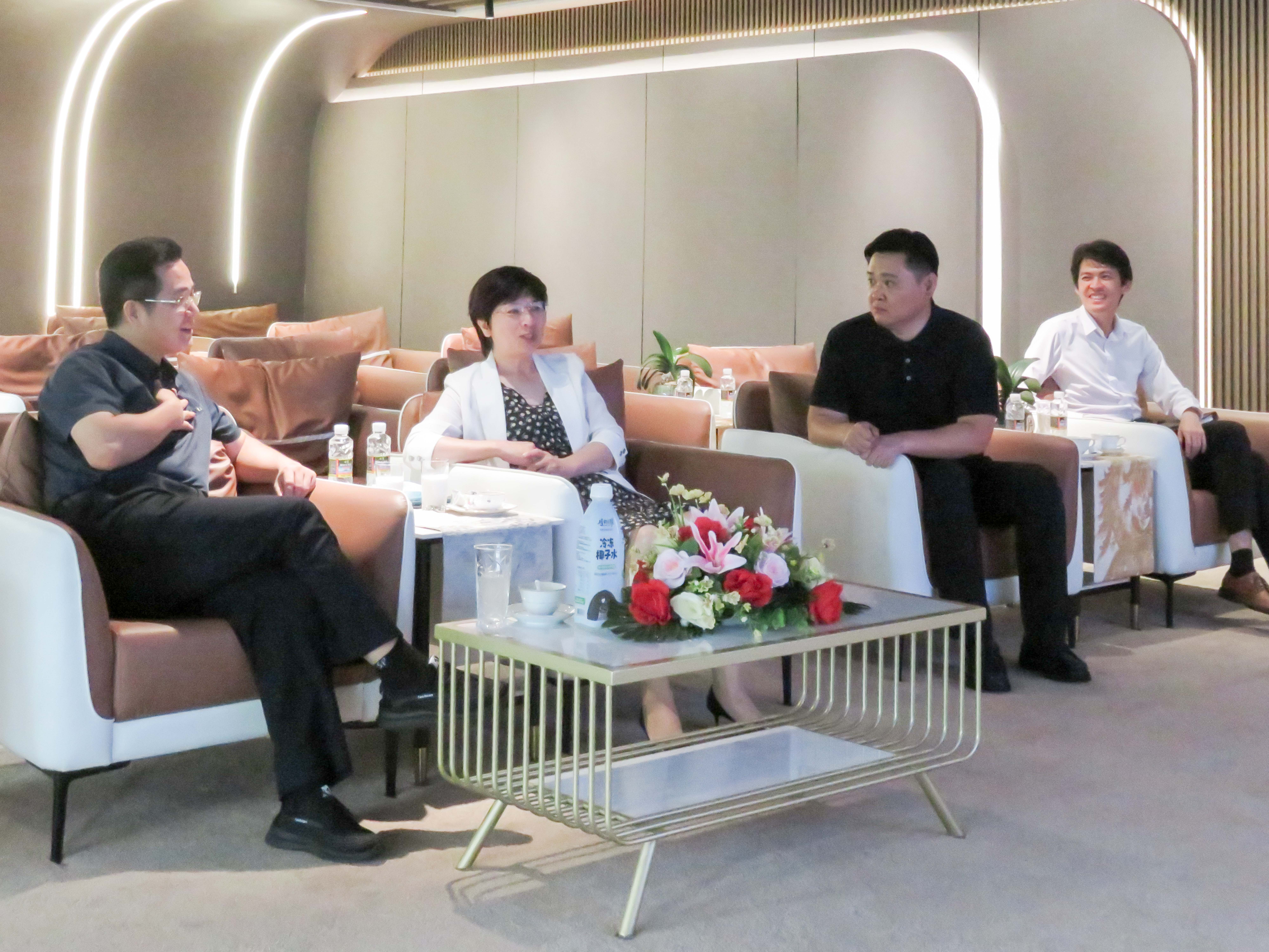 ?？谑薪鹑诠芾砭趾徒瓥|新區(qū)管理局領(lǐng)導(dǎo)蒞臨江東金融灣考察調(diào)研