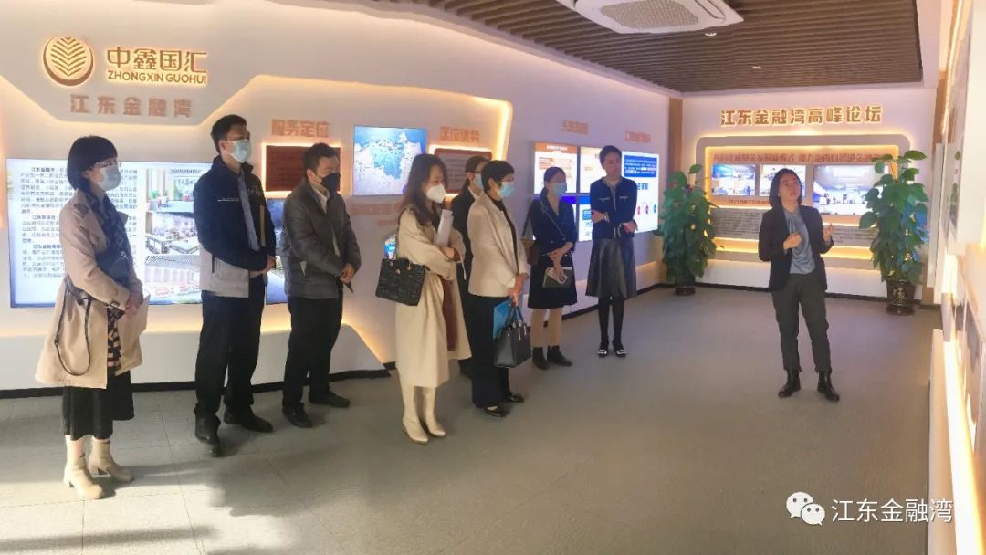 海南省市場監(jiān)督管理局登記注冊局局長陳術(shù)穎帶隊走訪江東金融灣